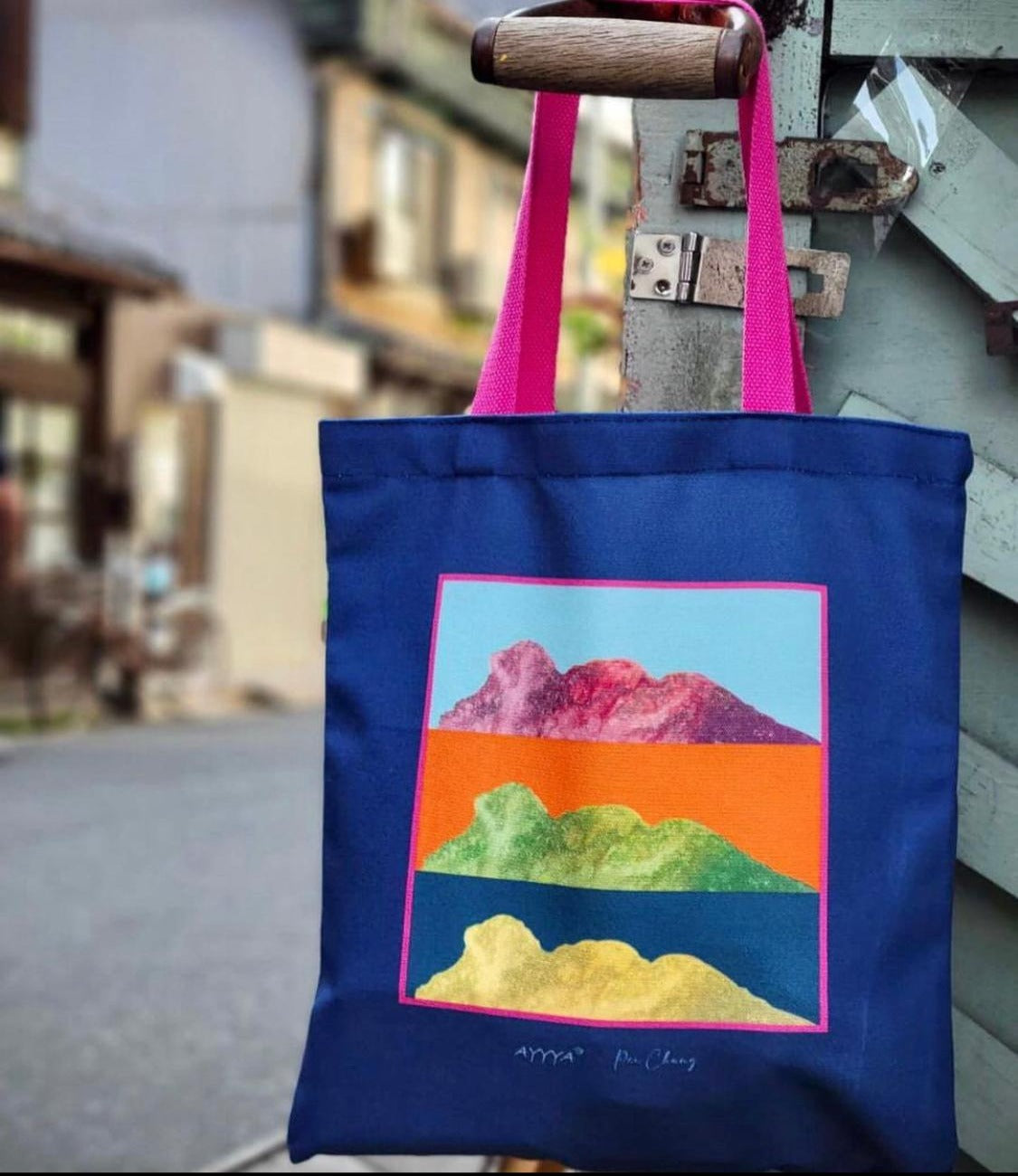 AYYYA x Pei chung Lion Rock Tote Bag